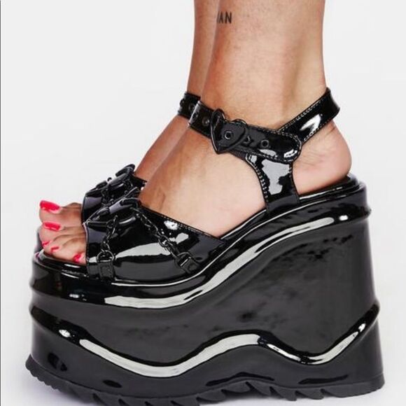 Black Patent Chained Heart Open Toe Platform Ankle Sandals NEW - Picture 3 of 4